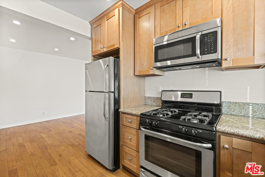 1425 N Harper Ave Unit: 2