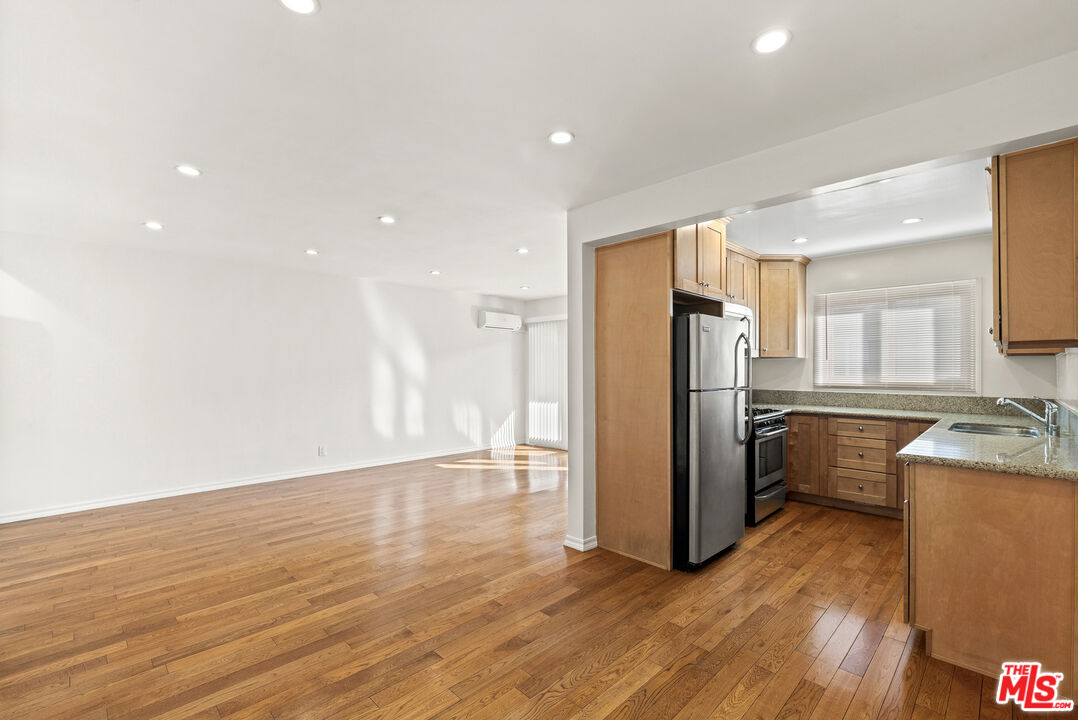1425 N Harper Ave Unit: 2