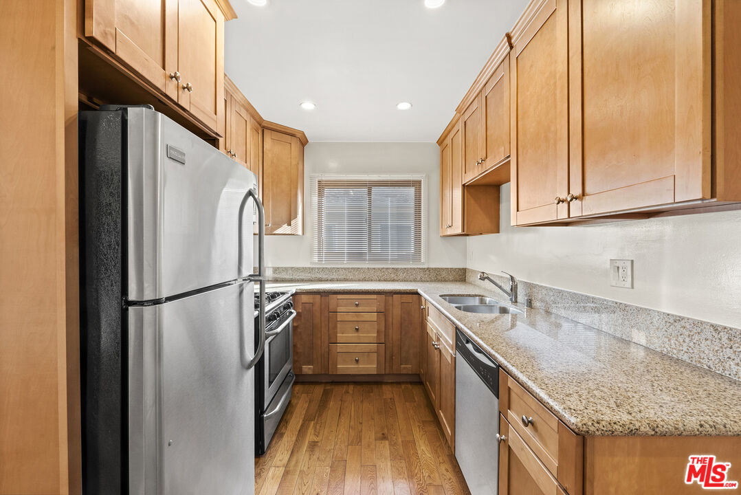 1425 N Harper Ave Unit: 2