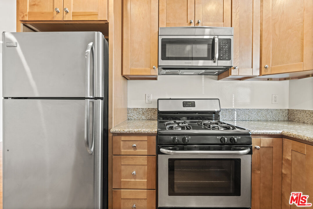 1425 N Harper Ave Unit: 2