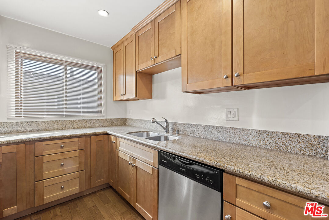 1425 N Harper Ave Unit: 2