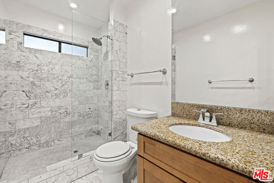 1425 N Harper Ave Unit: 2