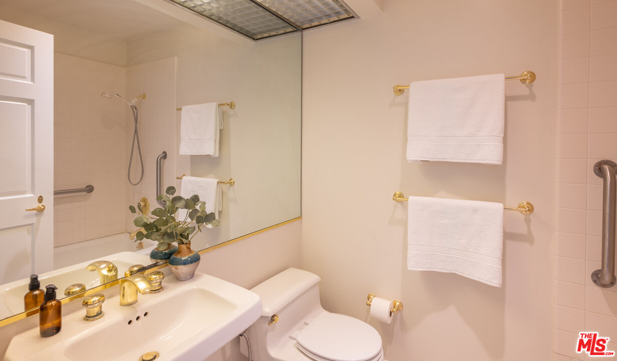 10724 Wilshire Blvd Unit: 1106