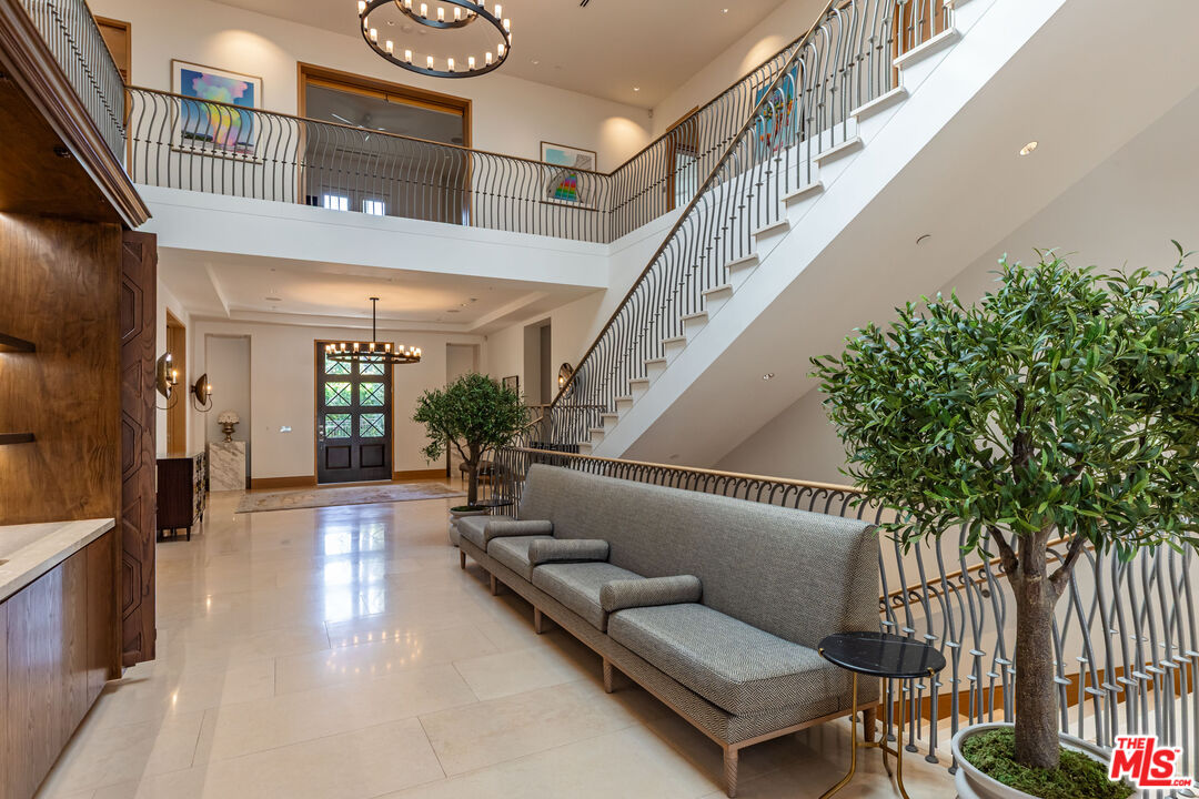 618 N Beverly Dr