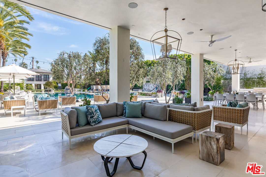 618 N Beverly Dr