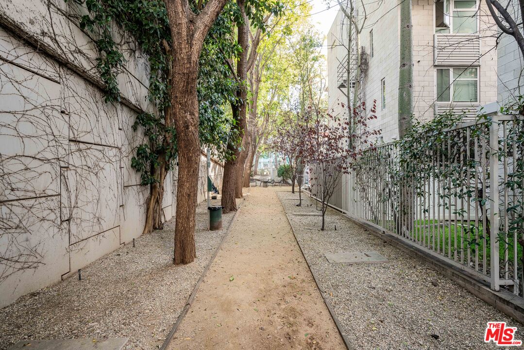 3450 Cahuenga Blvd Unit: 412