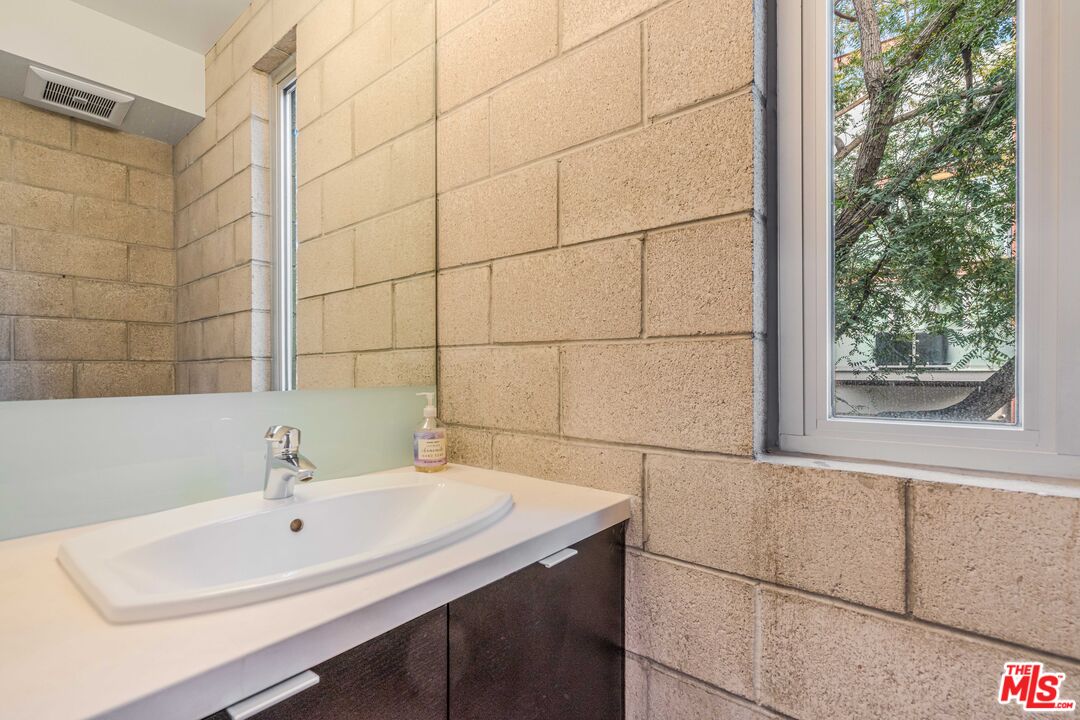 3450 Cahuenga Blvd Unit: 412