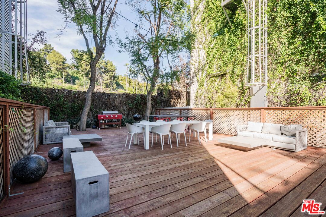 3450 Cahuenga Blvd Unit: 412