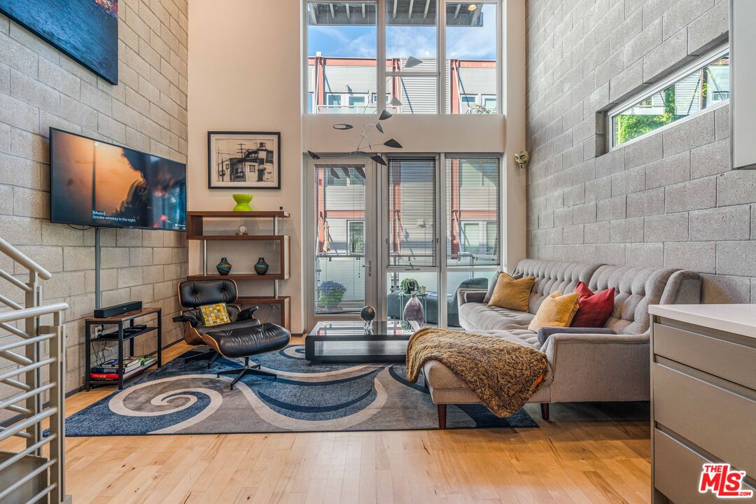 3450 Cahuenga Blvd Unit: 412