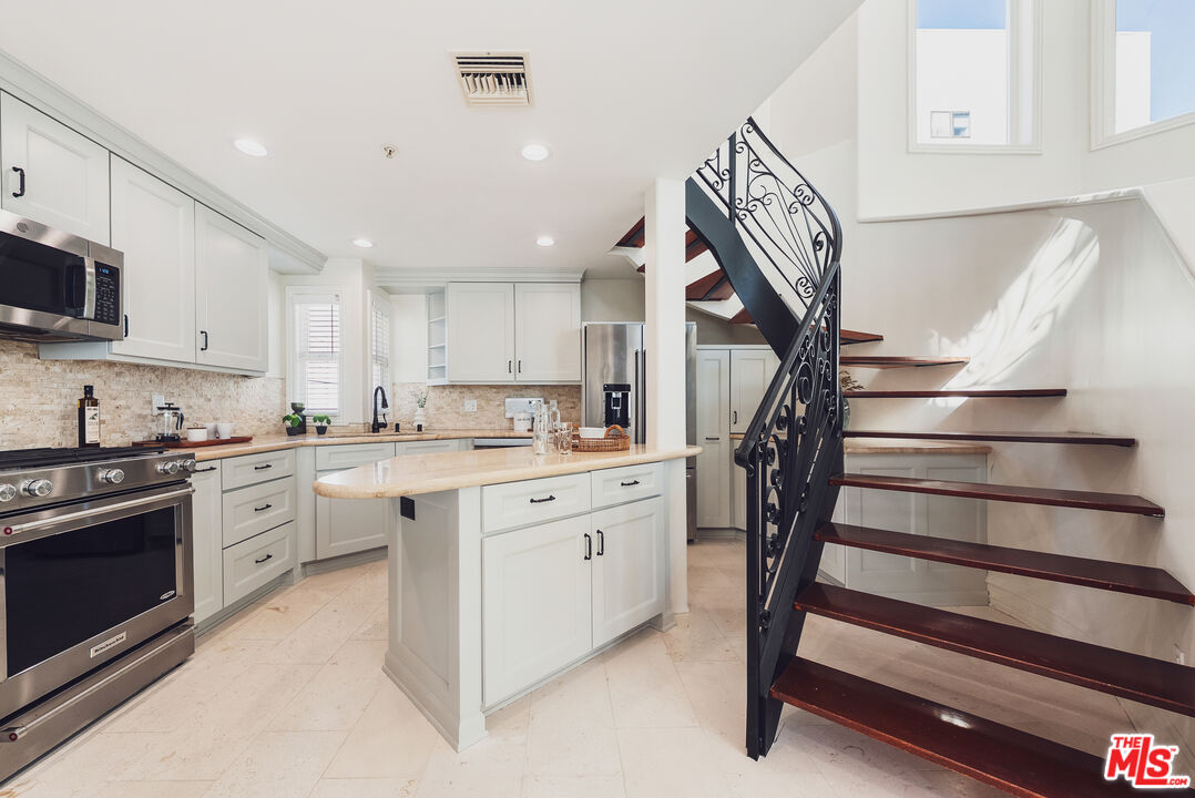 844 3rd St Unit: 5