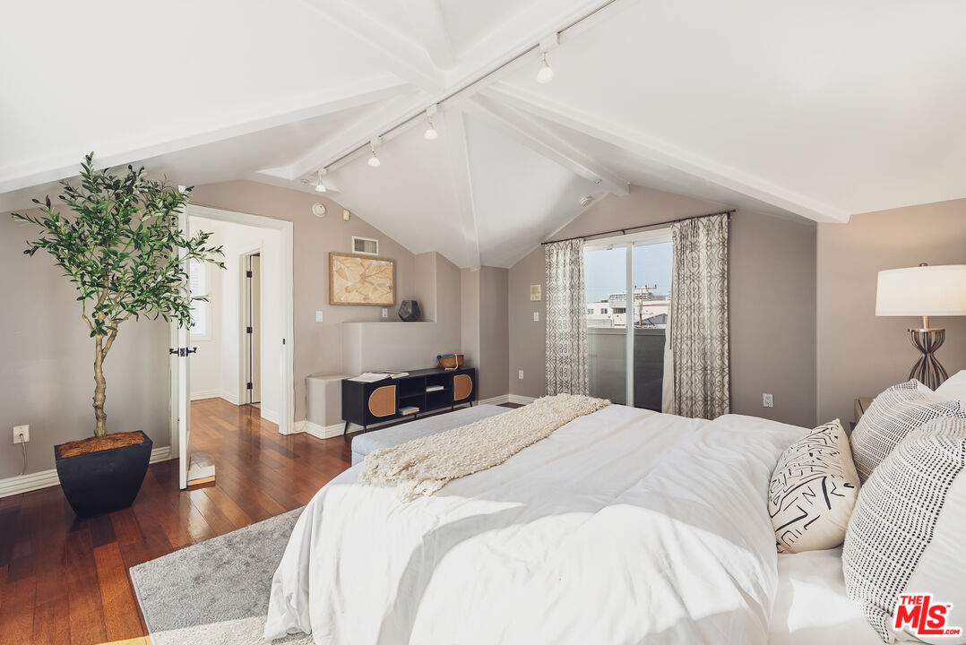 844 3rd St Unit: 5