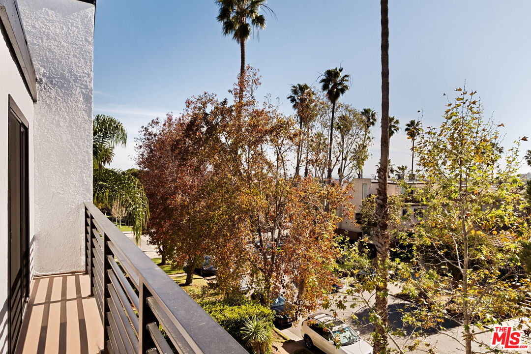847 17th St Unit: 1