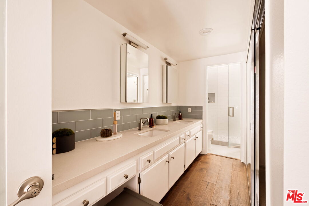 847 17th St Unit: 1