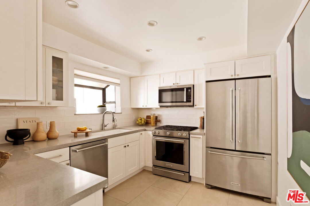 847 17th St Unit: 1