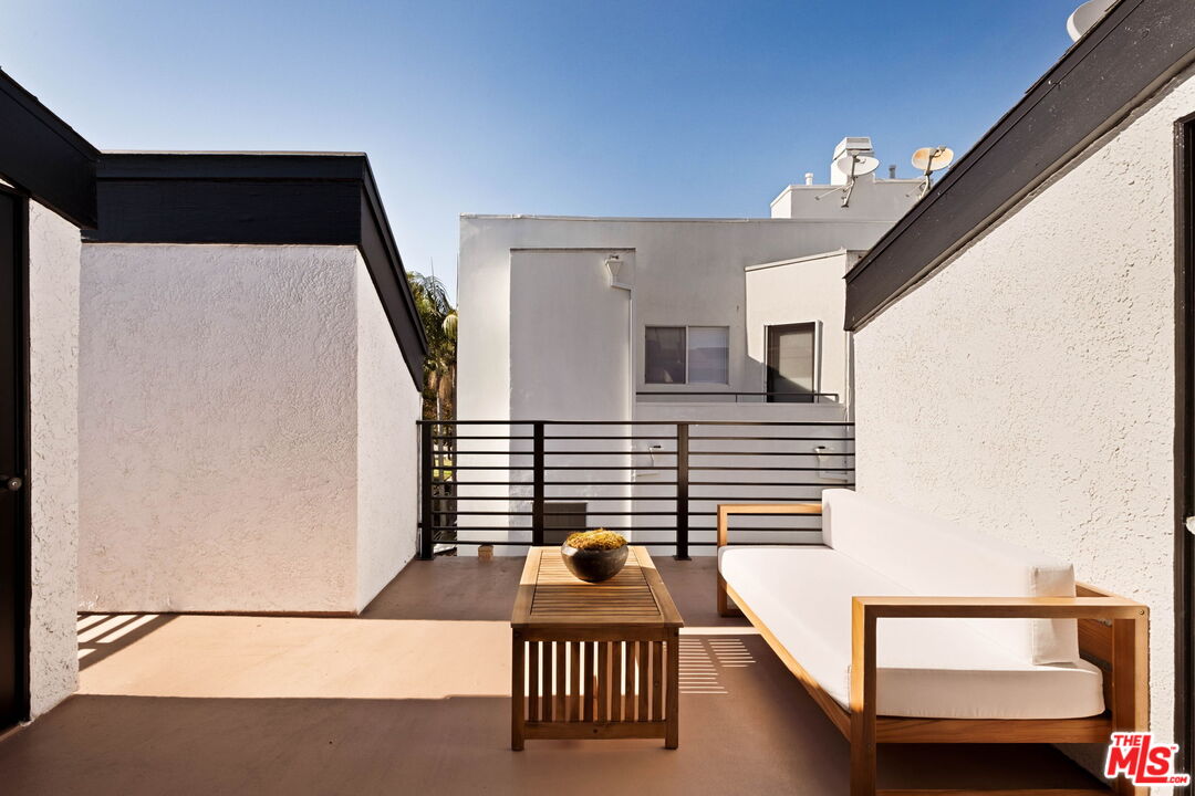 847 17th St Unit: 1