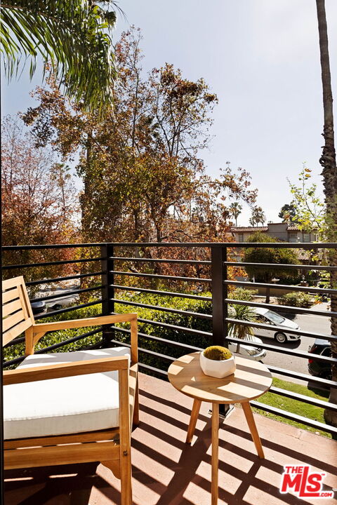 847 17th St Unit: 1
