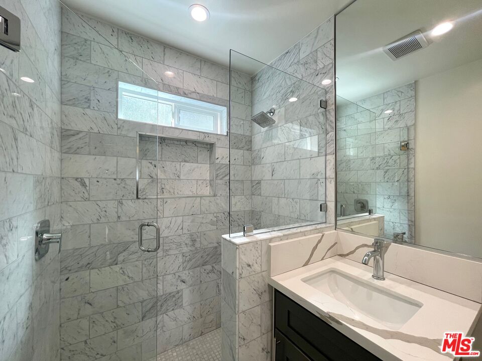 1233 N Harper Ave Unit: 9