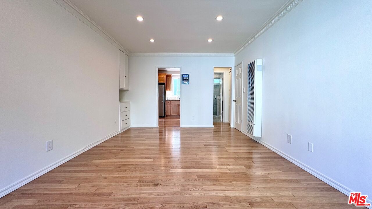 1233 N Harper Ave Unit: 9