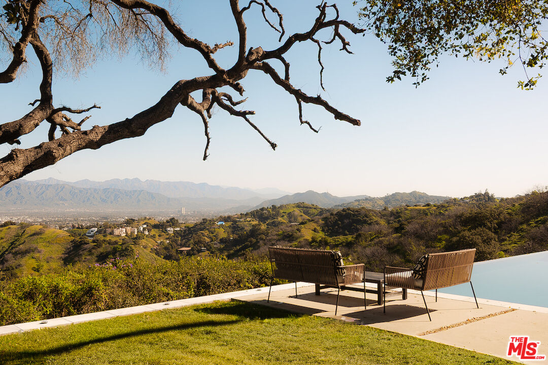 13331 Mulholland Dr