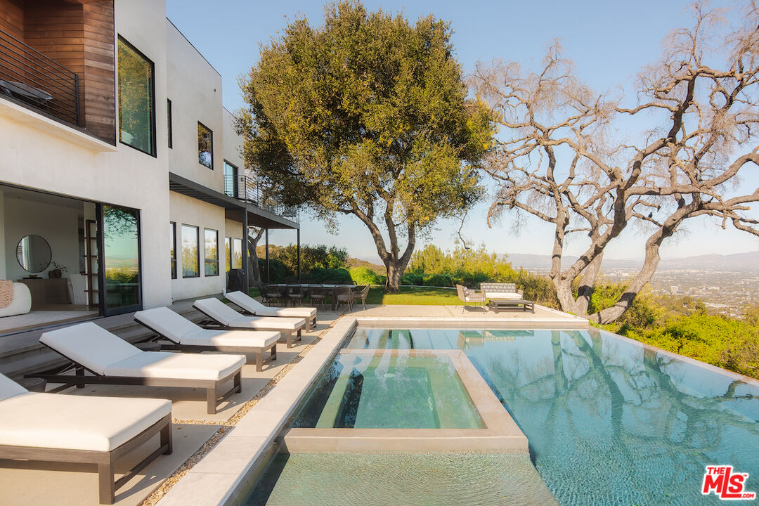 13331 Mulholland Dr