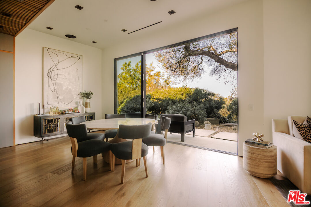 13331 Mulholland Dr