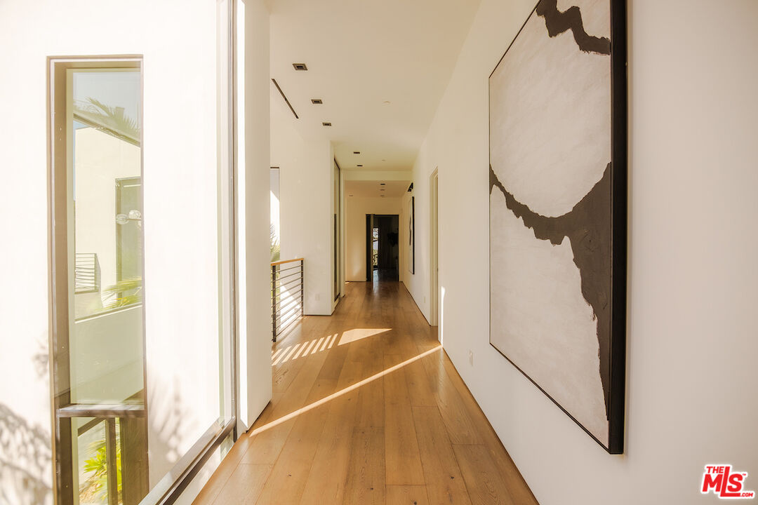 13331 Mulholland Dr