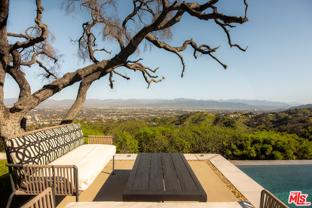 13331 Mulholland Dr