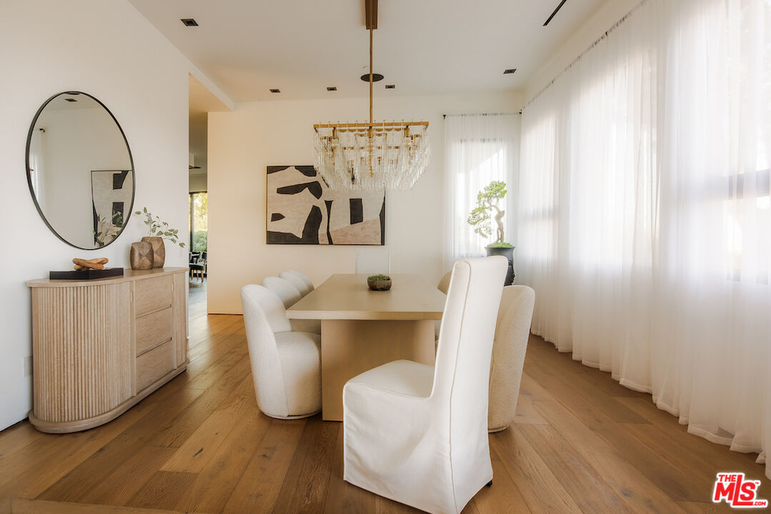 13331 Mulholland Dr