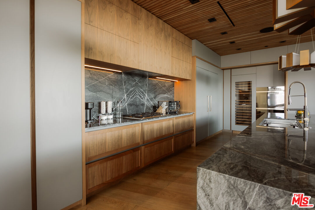 13331 Mulholland Dr