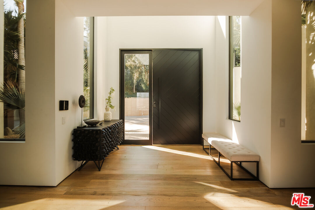 13331 Mulholland Dr