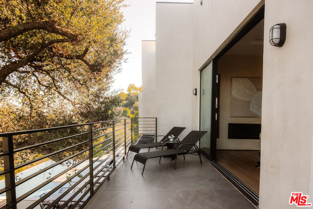 13331 Mulholland Dr