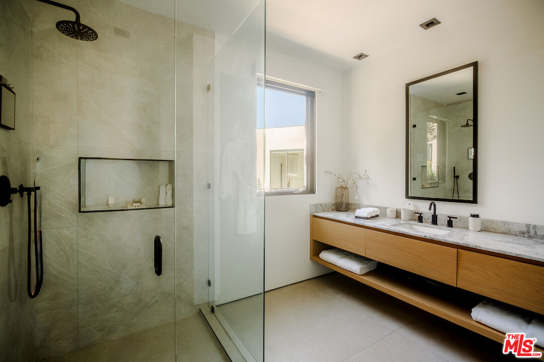 13331 Mulholland Dr