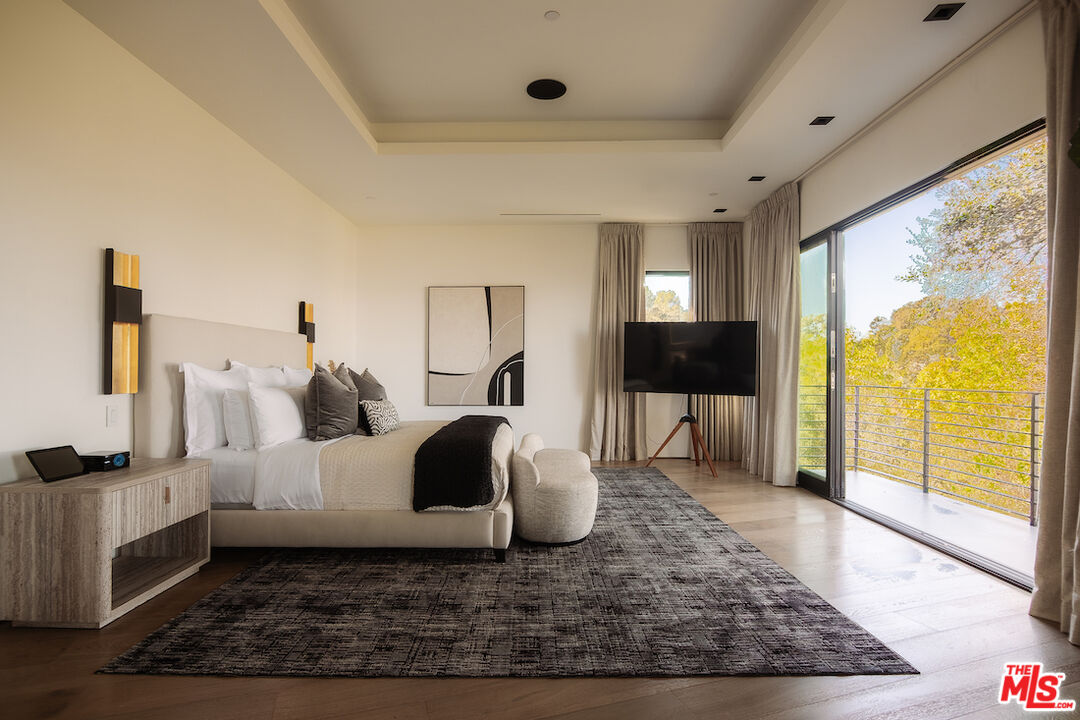 13331 Mulholland Dr