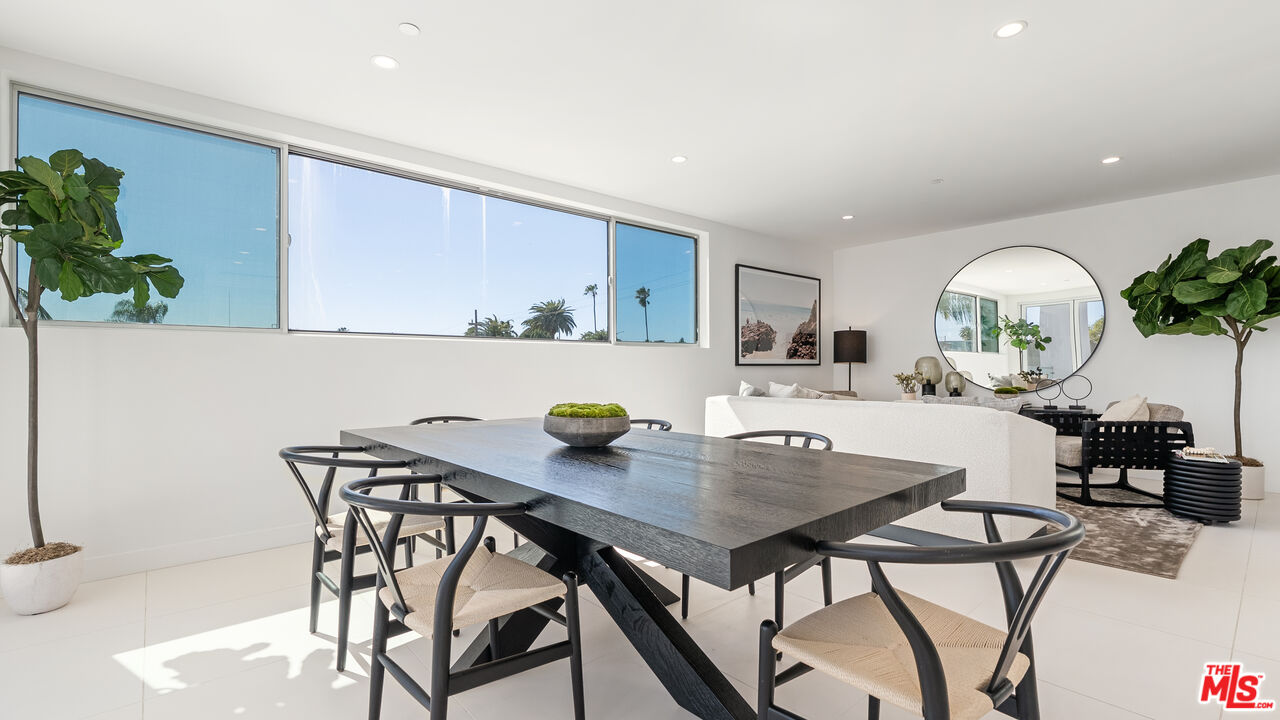 621 N Kings Rd Unit: 3
