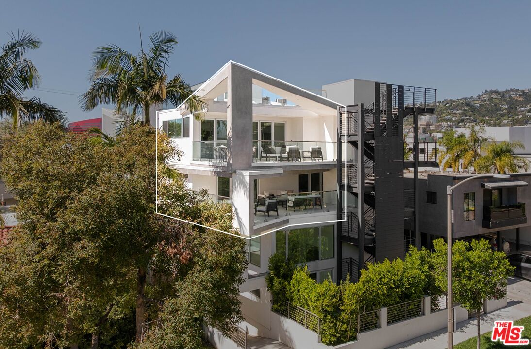 621 N Kings Rd Unit: 3