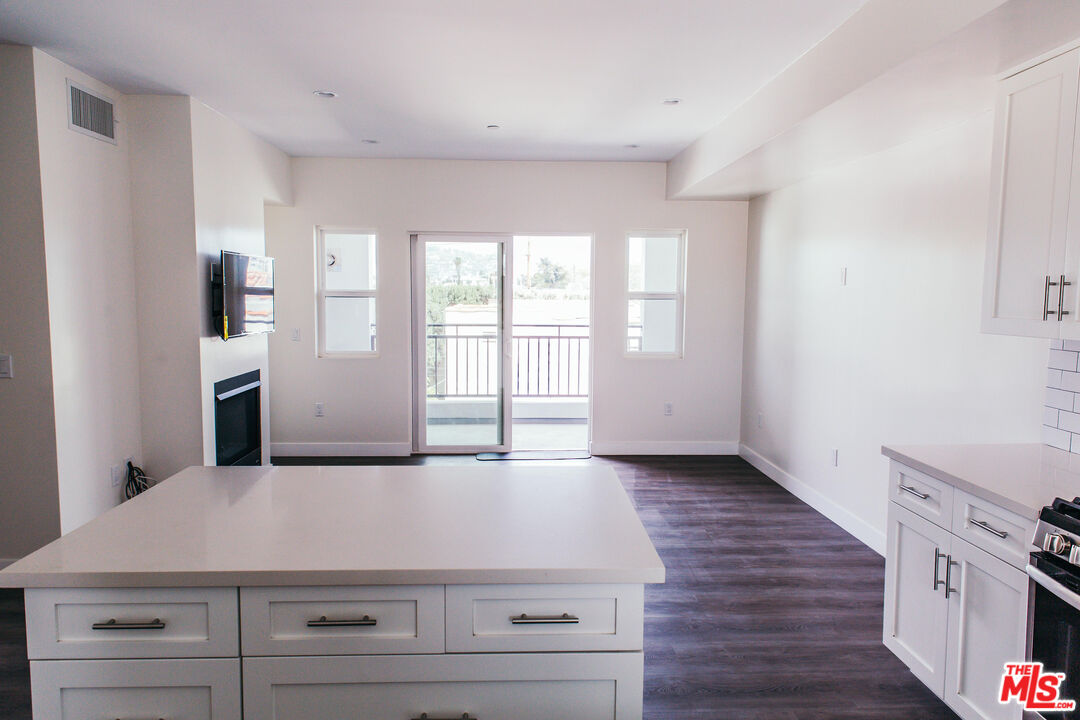 1431 S Sherbourne Dr Unit: 4