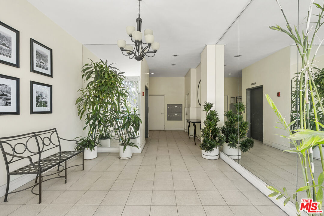 645 Westmount Dr Unit: 302