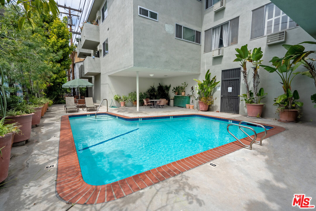 645 Westmount Dr Unit: 302