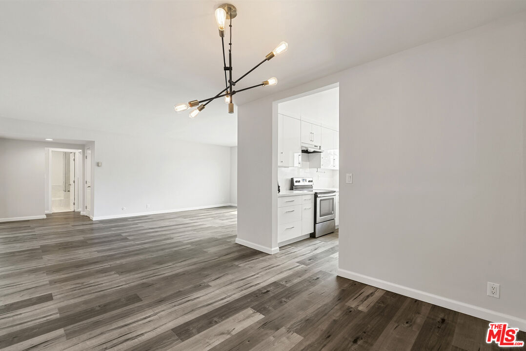 645 Westmount Dr Unit: 302