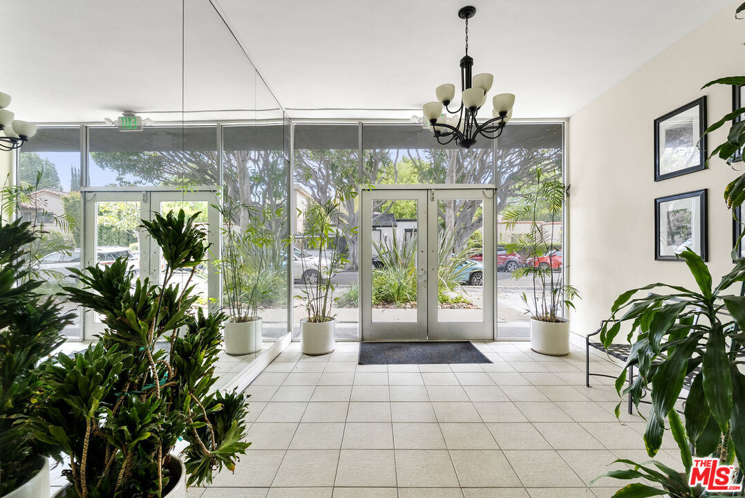 645 Westmount Dr Unit: 302