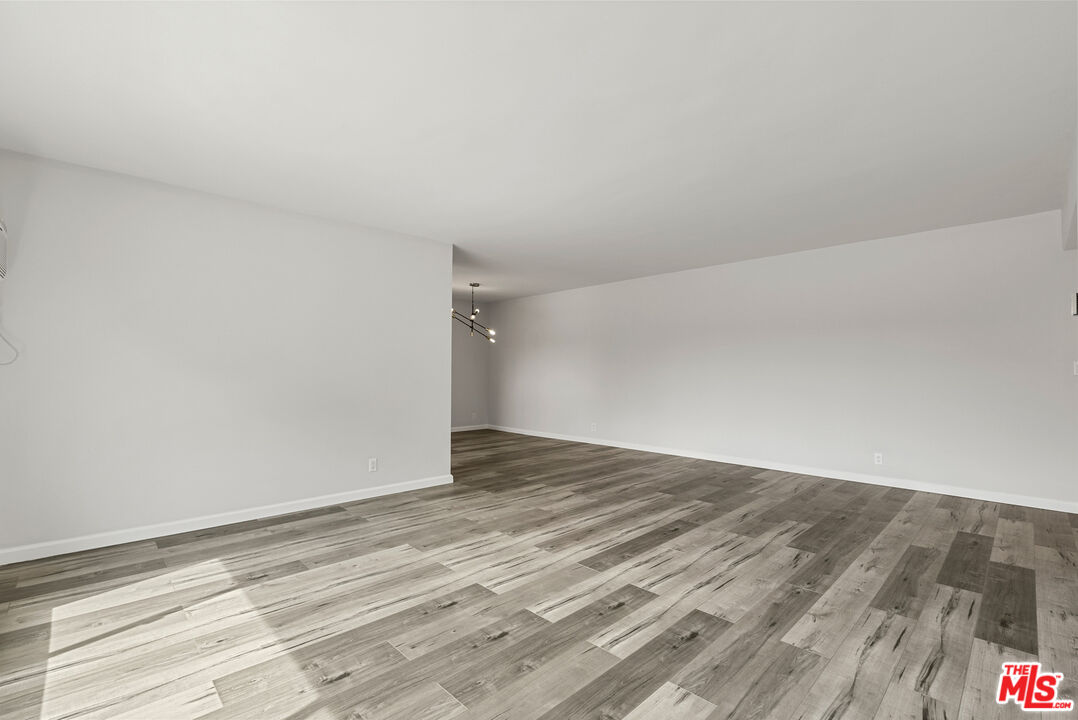 645 Westmount Dr Unit: 302