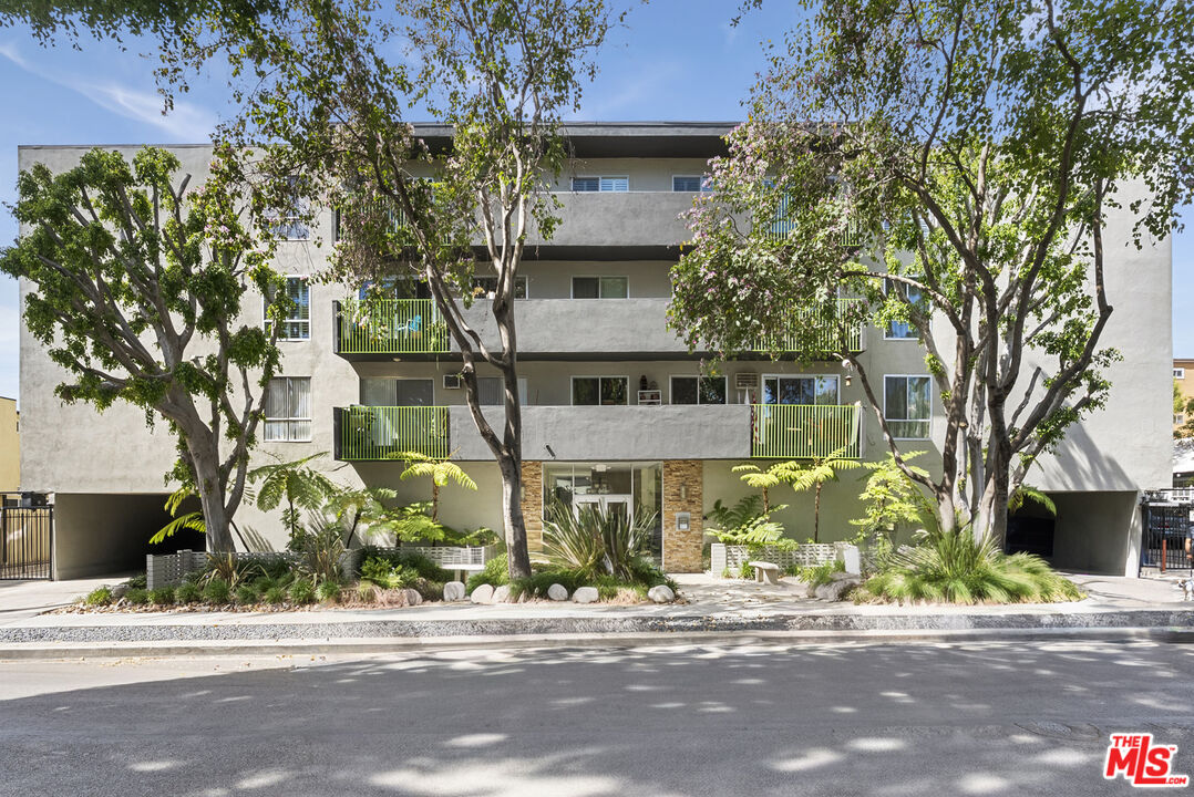 645 Westmount Dr Unit: 302
