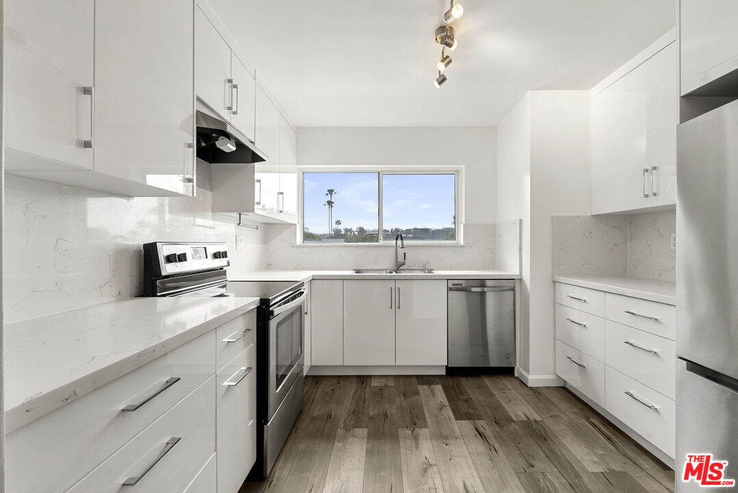 645 Westmount Dr Unit: 302