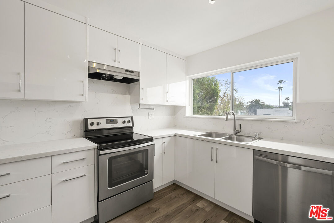 645 Westmount Dr Unit: 302