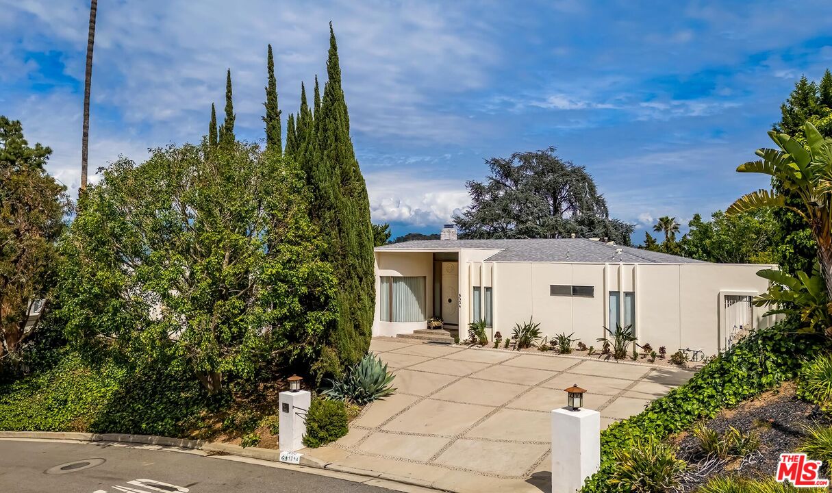 8224 Skyline Dr