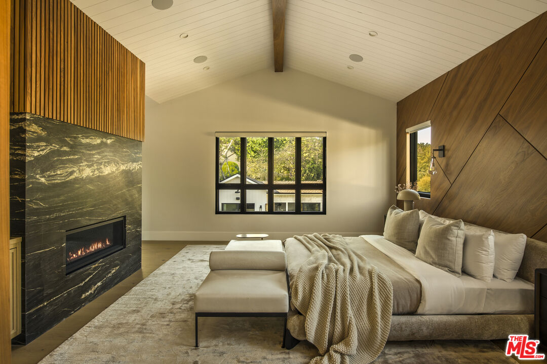 196 S Greenfield Ave