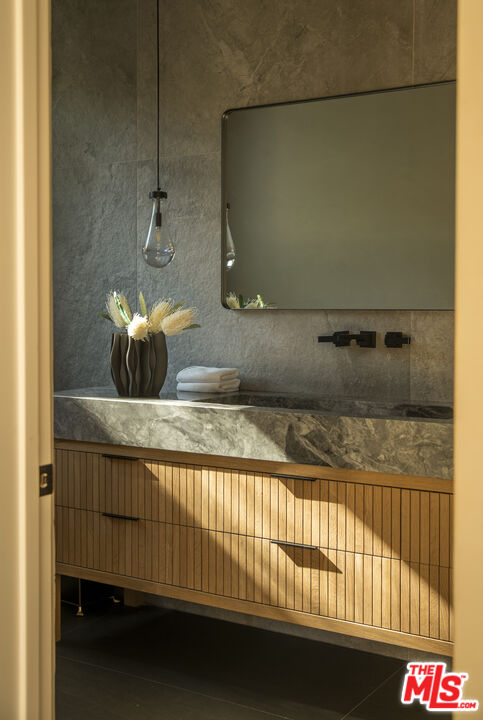 196 S Greenfield Ave