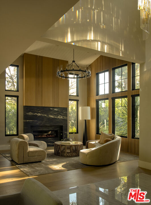 196 S Greenfield Ave