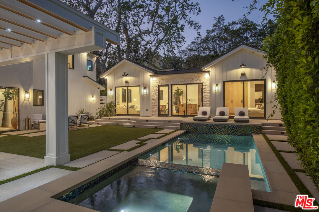 196 S Greenfield Ave