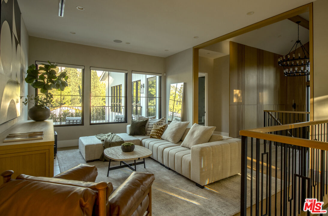 196 S Greenfield Ave